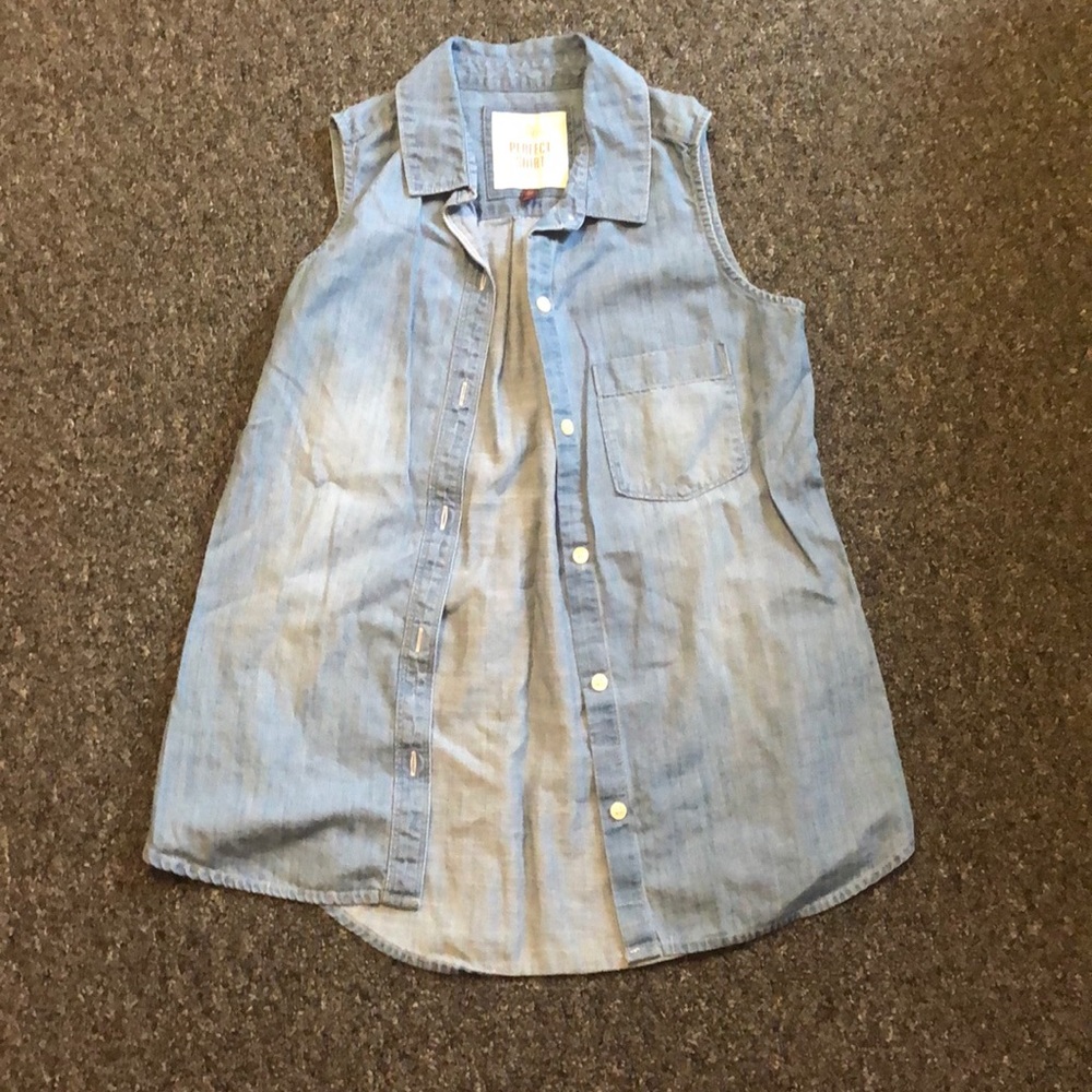Women’s XS denim sleeveless shirt